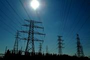 Hoogspanningsmasten met tegenlicht