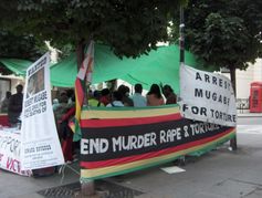 Demonstratie tegen Mugabe