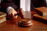 Hamer in hand rechter bij vonnis