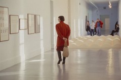 vrouw in museum
