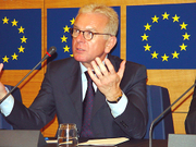 Hans-Gert P�ttering, voorzitter van het Europees Parlement
