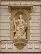 Beeld in nis van Vorouwe Justitia