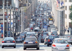 file auto's op de weg