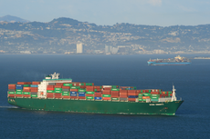 Containerschip op zee
