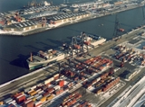 Containerschip in haven