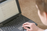 Vrouw�werkt op�laptop