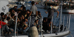 Boot met Noord-Afrikaanse vluchtelingen