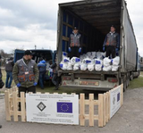 Humanitaire hulp van de EU - vrachtwagen met hulpgoederen