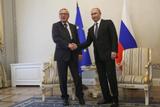 Jean-Claude Juncker en Vladimir Putin - Photographer: Pyotr Kovalyov