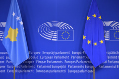 vlag kosovo bij europees parlement