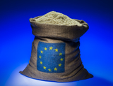 Zak rijst met Europese vlag erop