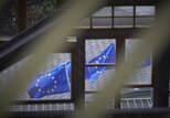 Europese vlag achter gaas