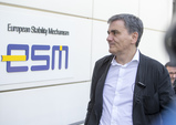 Griekse minister van financiën komt aan bij het ESM gebouw