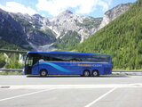 Bus voor een berglandschap