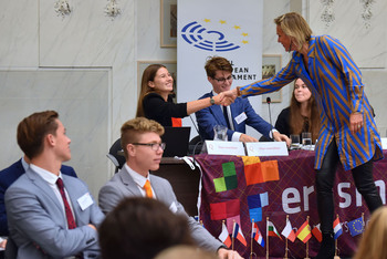 Foto's Eerste dag Algemene Vergaderingen van het Model European Parliament Nederland 2019
