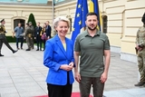 Ursula von der Leyen met Volodymyr Zelensky